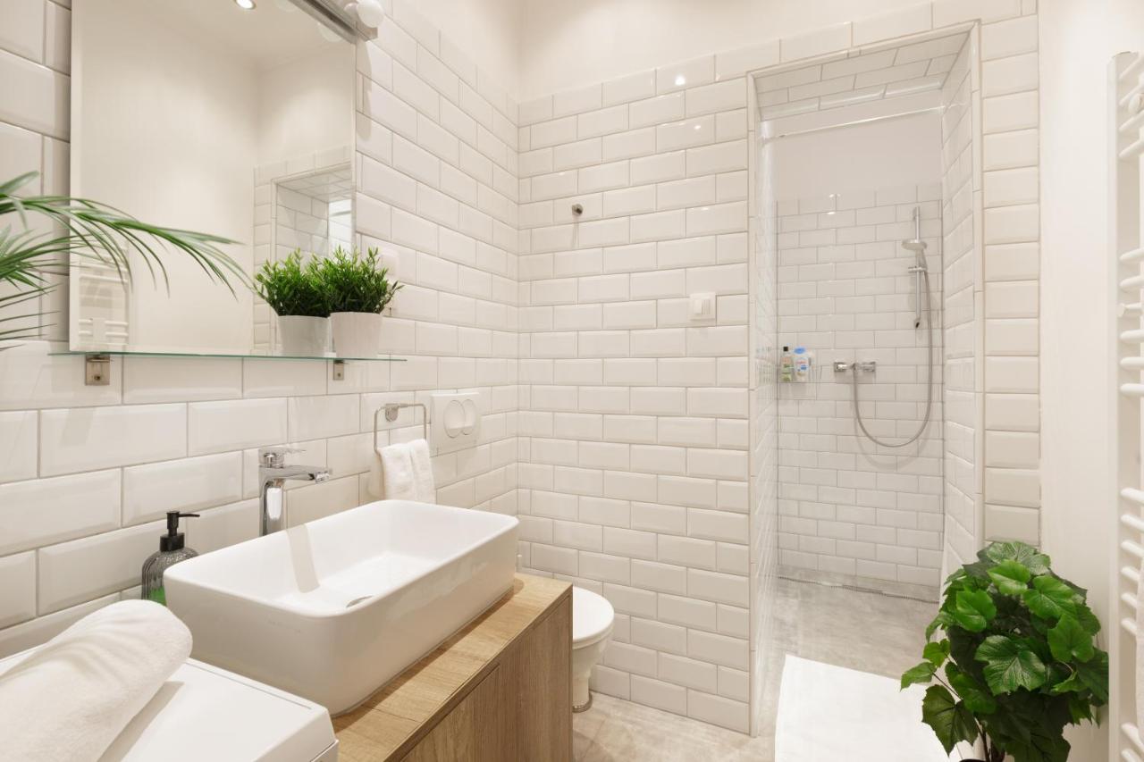 Red Dot Two - New Unit In The Heart Of Party Town Apartment Budapest Ngoại thất bức ảnh