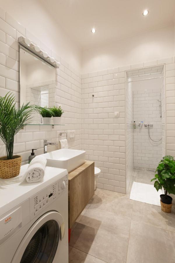 Red Dot Two - New Unit In The Heart Of Party Town Apartment Budapest Ngoại thất bức ảnh