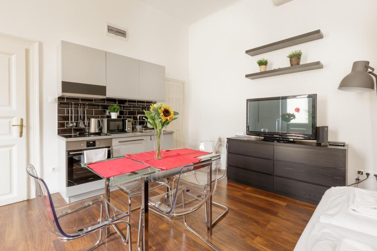Red Dot Two - New Unit In The Heart Of Party Town Apartment Budapest Ngoại thất bức ảnh