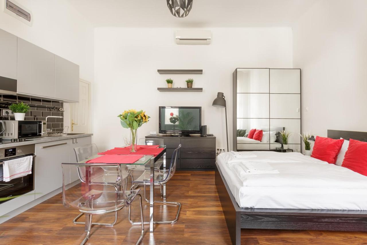 Red Dot Two - New Unit In The Heart Of Party Town Apartment Budapest Ngoại thất bức ảnh